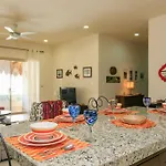 Luzera - Condo With Ample Private Roof & Jacuzzi & Bbq