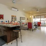 Luzera - Condo With Ample Private Roof & Jacuzzi & Bbq
