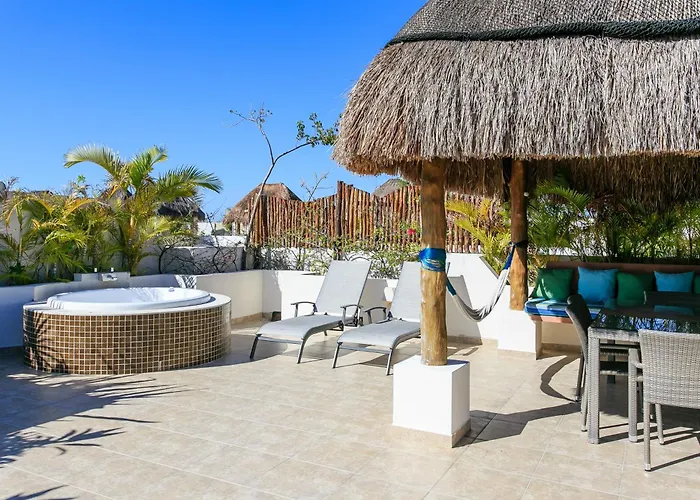 Luzera - Condo With Ample Private Roof & Jacuzzi & Bbq