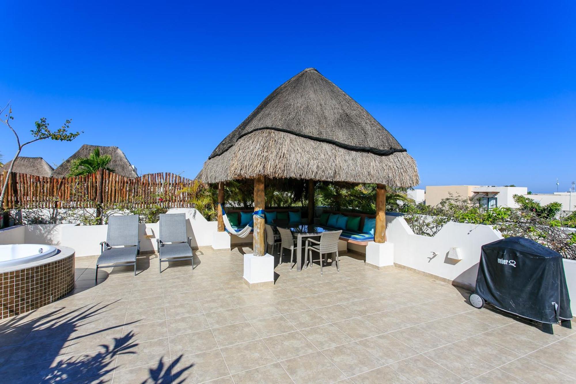 Luzera - With Ample Private Roof & Jacuzzi & Bbq Apartment *