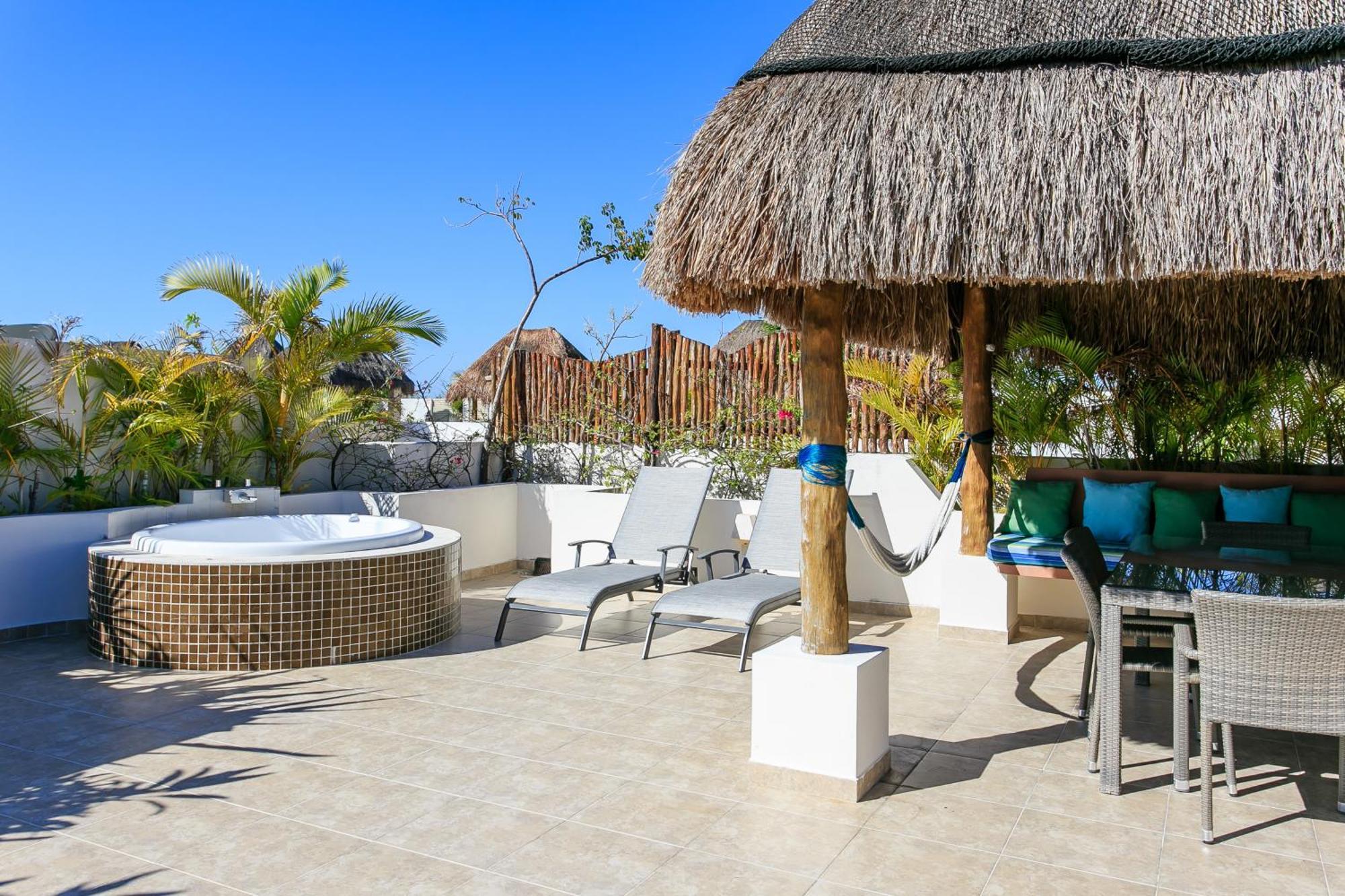 Apartment Luzera - With Ample Private Roof & Jacuzzi & Bbq