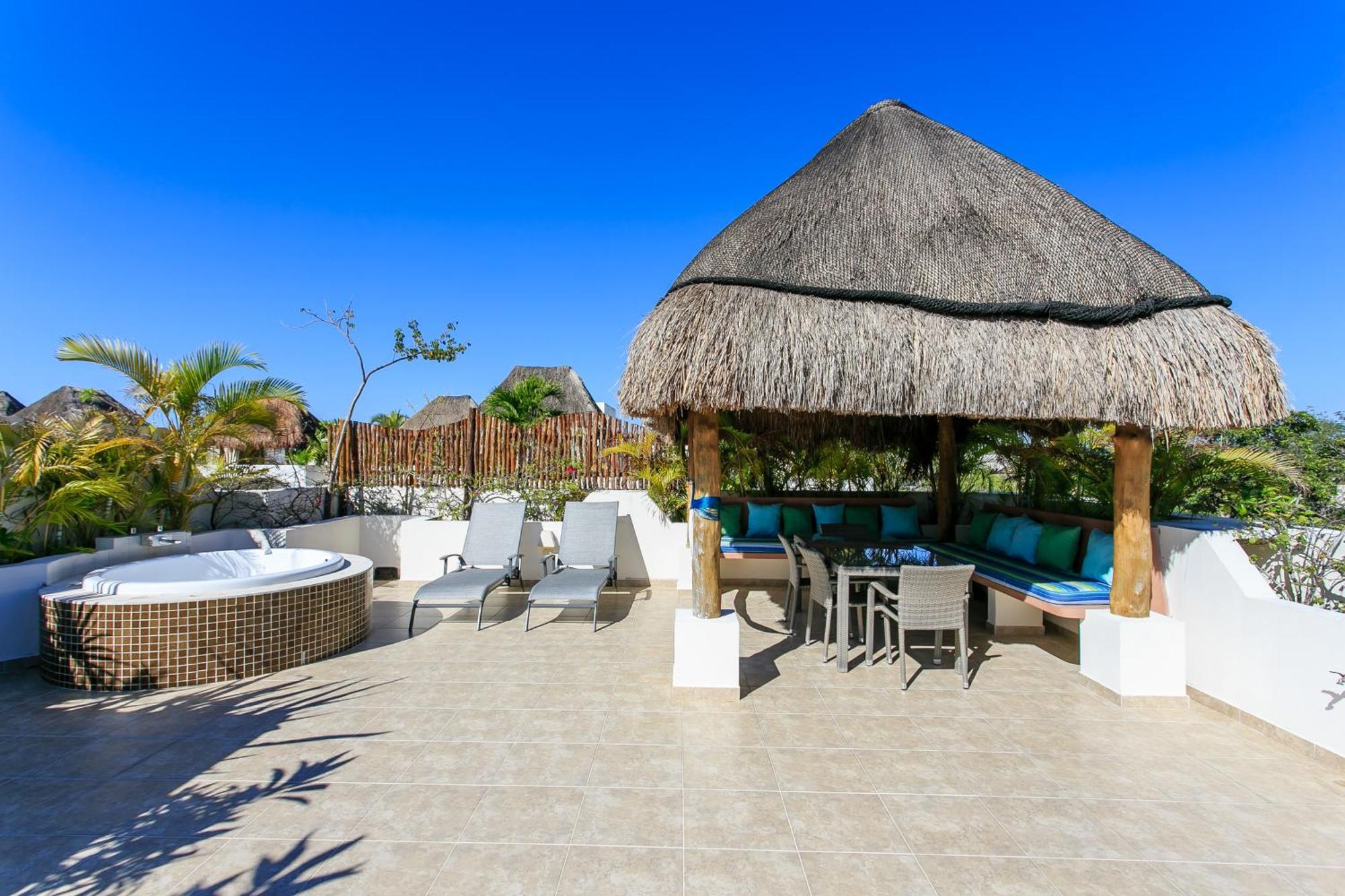 Luzera - With Ample Private Roof & Jacuzzi & Bbq Apartment *