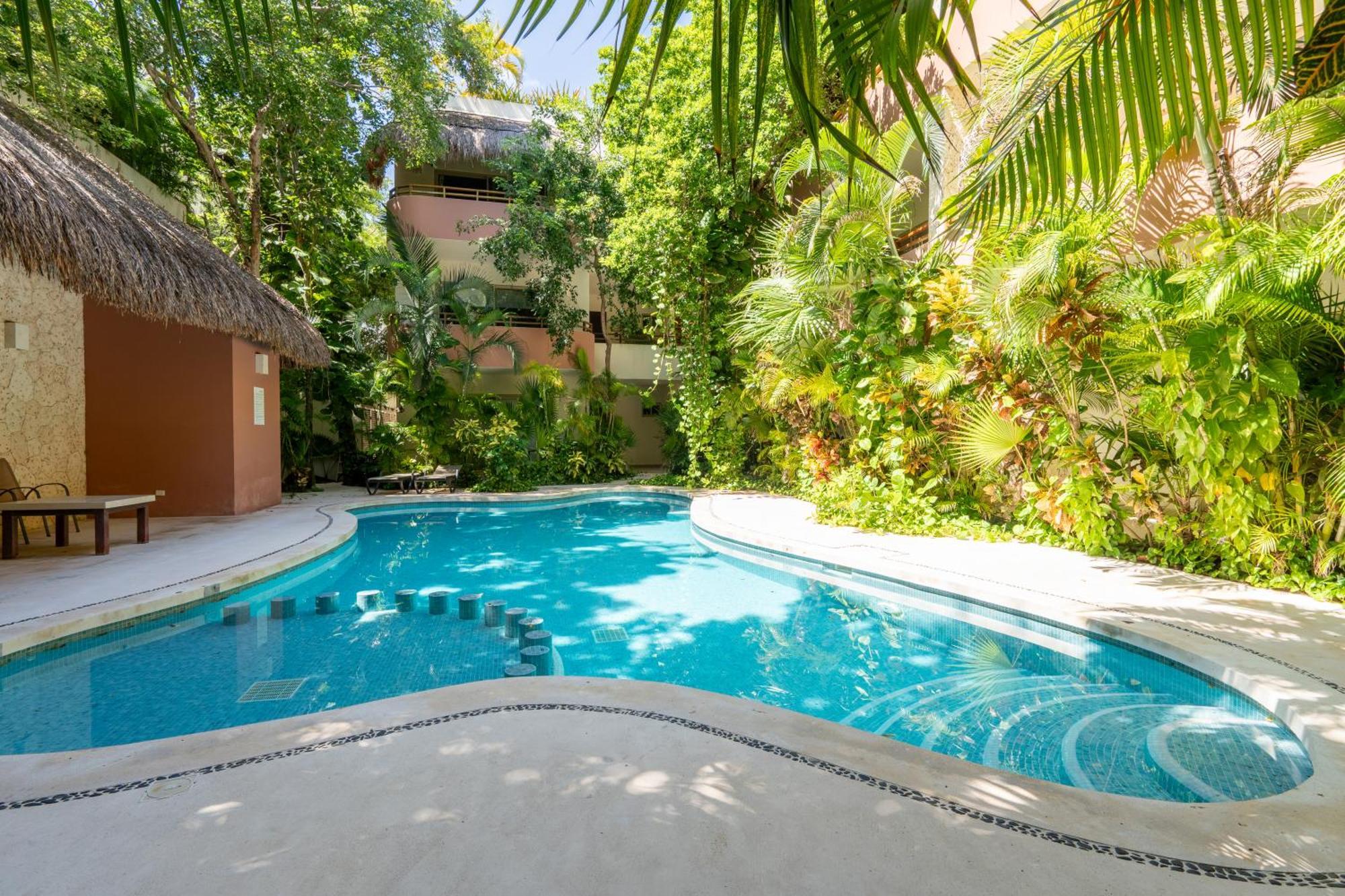 Luzera - With Ample Private Roof & Jacuzzi & Bbq Apartment