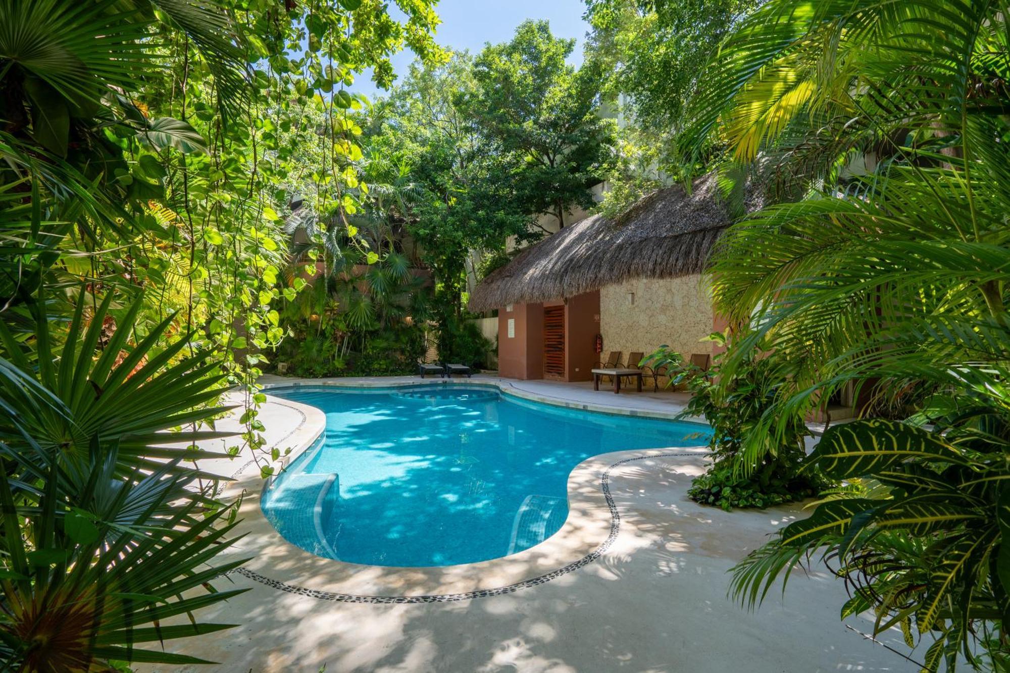 Luzera - With Ample Private Roof & Jacuzzi & Bbq